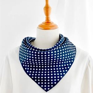 Spotted silky scarf